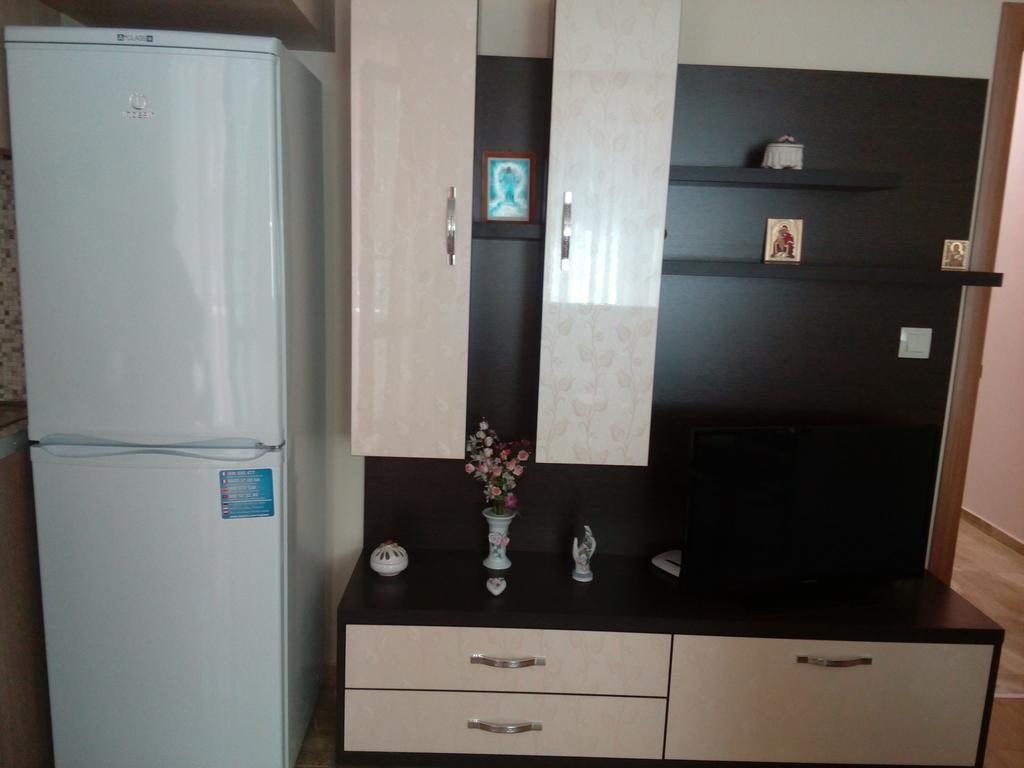 Apartment Tanita Pomorie Bagian luar foto