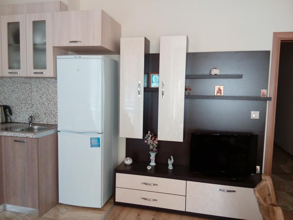Apartment Tanita Pomorie Bagian luar foto